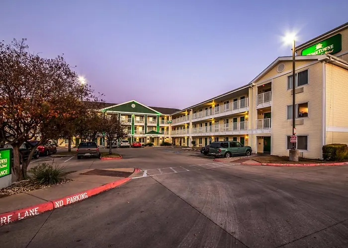 Hometowne Studios By Red Roof Austin